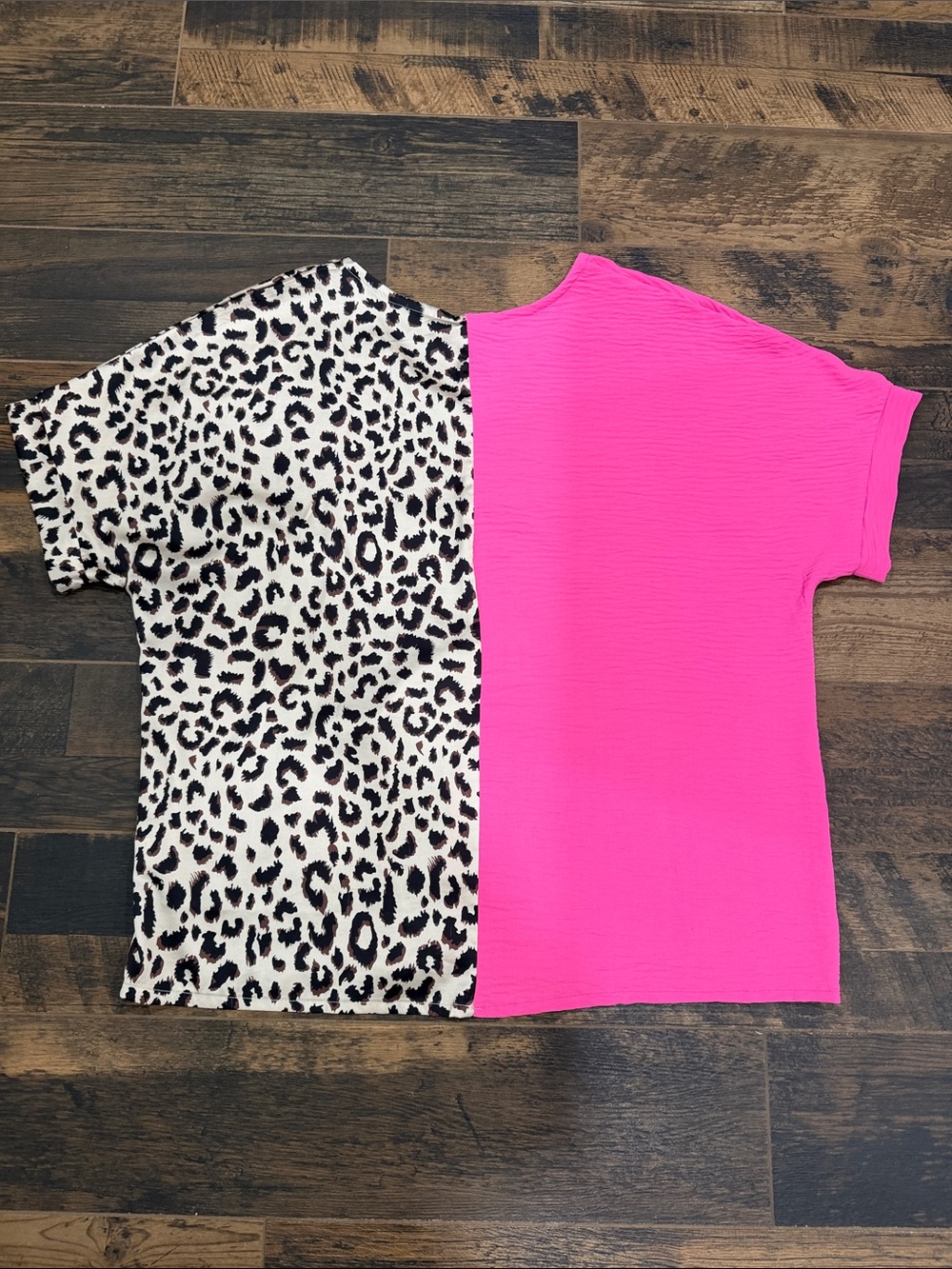 Women’s Two-Tone Hot Pink and Leopard V-Neck Top - Picture 2 of 2